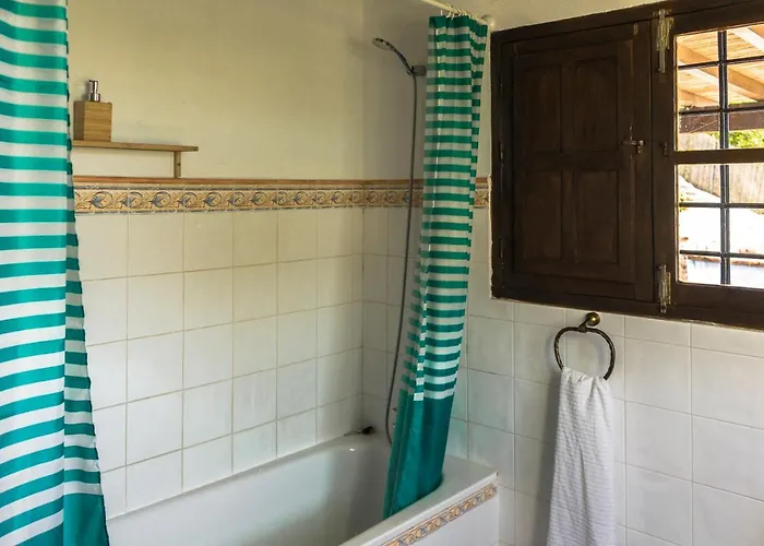 Winehouse With Fireplace&heating,bbq, Wifi, Pool, Close To Malaga Hébergement de vacances